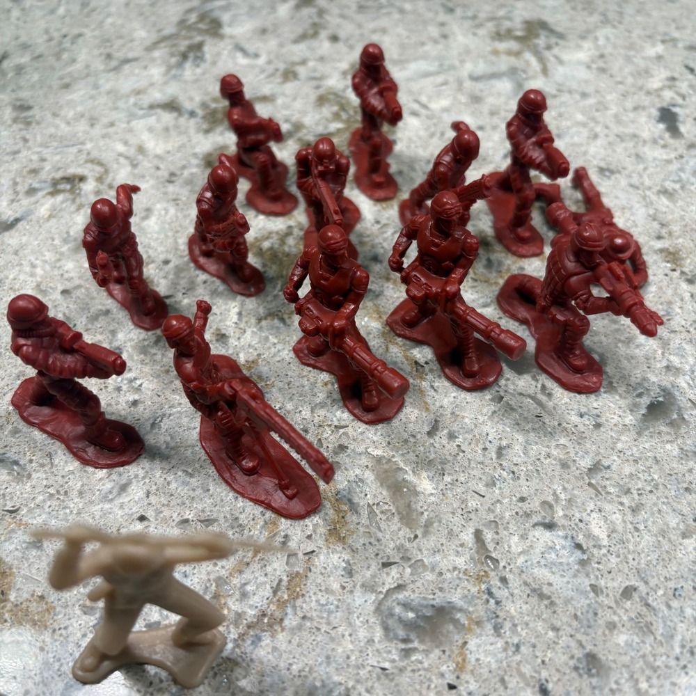 Lot of 56 Toy Soldiers Action Figures Army Men Red Tan Green Tan Figures - Picture 4 of 14